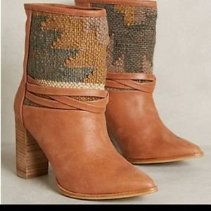 New distressed howsty boots size 8